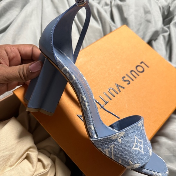 Authentic Louis Vuitton Silhouette Sandal - Picture 3 of 3